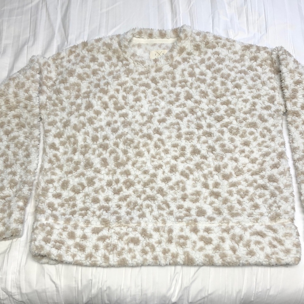 Francesca’s Boutique brand TS. Size Small oversized plush sweater.
